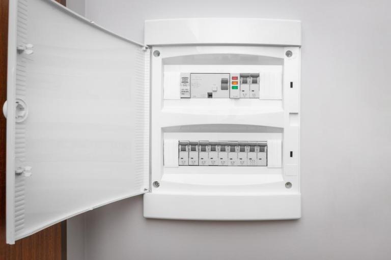 La remise aux normes électriques accompagne une rénovation intérieure